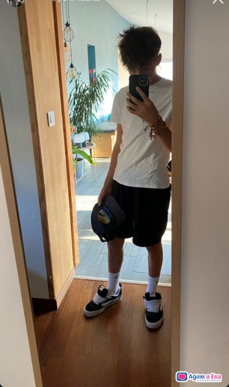 Discreet male escort/gigolo for women/men 22 years old
