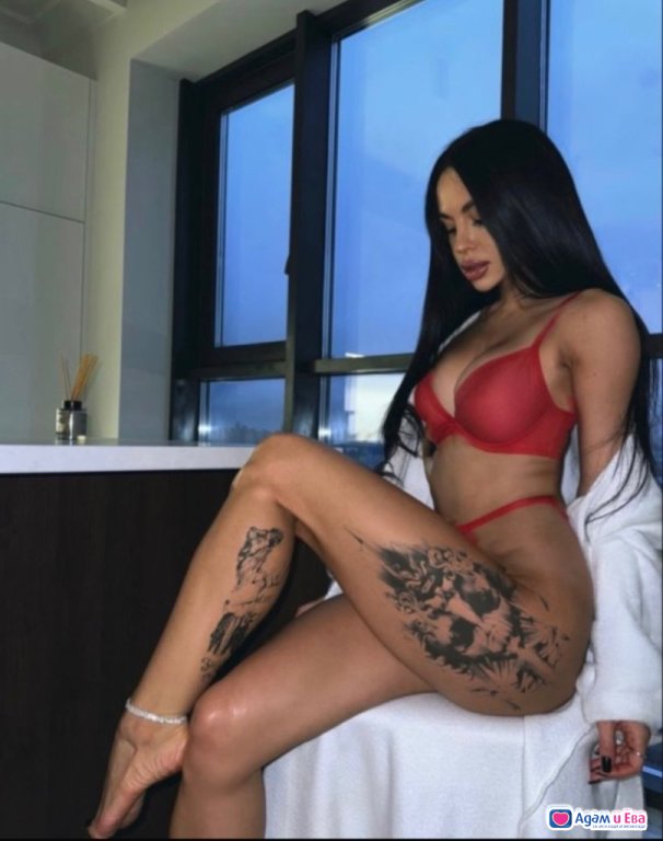 Your fiery brunette is waiting for you🔥❤️