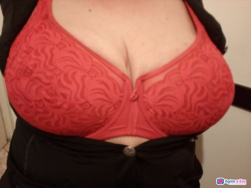 An experienced lady offers sophisticated pleasures