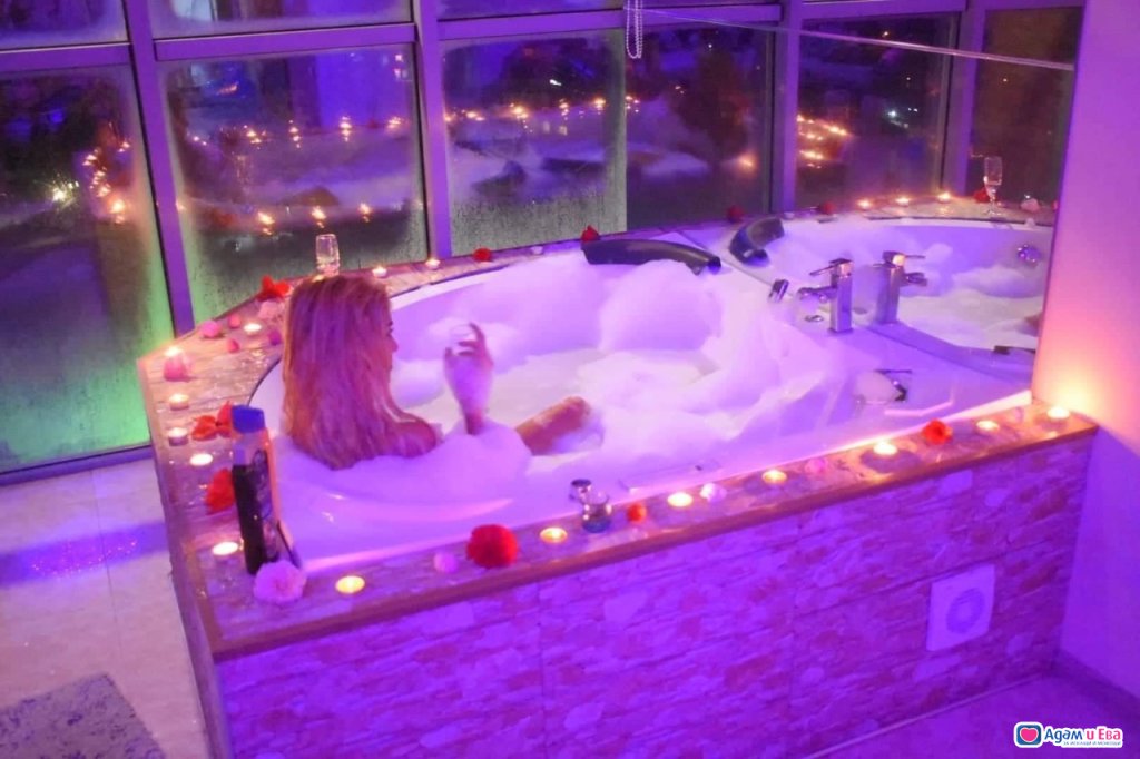 Mariah is every man's dream for one night. 