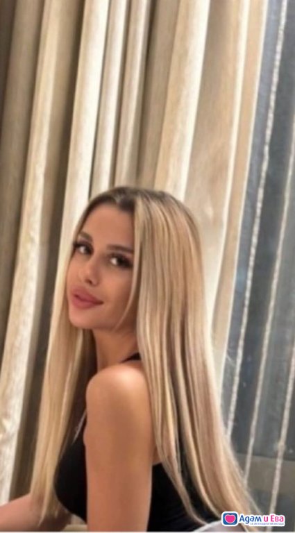 Малка палавница ново парче с тясно пиче😉😘😘
