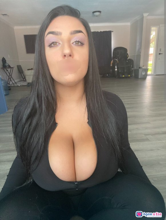 Veronica 🥰 30 minutes 80€-standard service.
