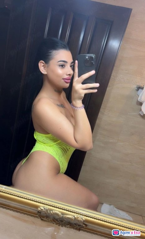 Vanessa - Passionate Brunette Is Waiting For You