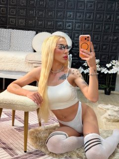 Your naughty kitty is waiting for you🫠
