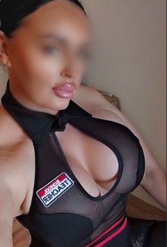Топ секси милфче с безупречно чист апартамент     ❤️🩱