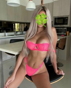 💋 Магнетично привличане и нежно докосване
