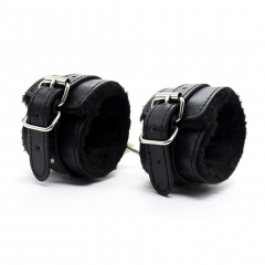Handcuffs with fluff - Black
