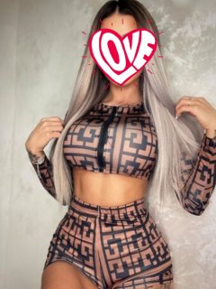 💋 Магнетично привличане и нежно докосване