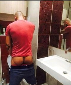 Pas male hairy ass