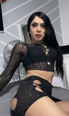 Desi. Come to me and let me taste your hard lips.