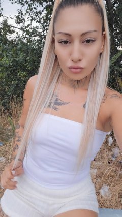 Your 🤗 girl is 🤭here for you🤑