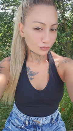 Your 🤗 girl is 🤭here for you🤑