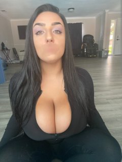 Veronica 🥰 30 minutes 100€-standard service.