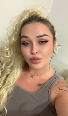 Blonde TEMPTATION in the city 