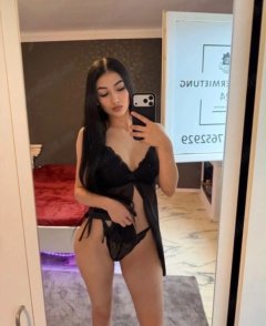 Elis-Sexy and hot with lots of extras 💋💋