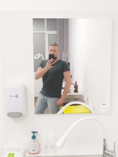 I'm looking for a lady to see other couples